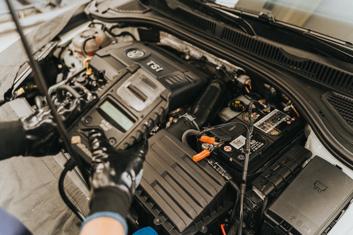Auto startet nicht, aber Batterie ist neu Diese häufige Ursache übersieht fast jeder