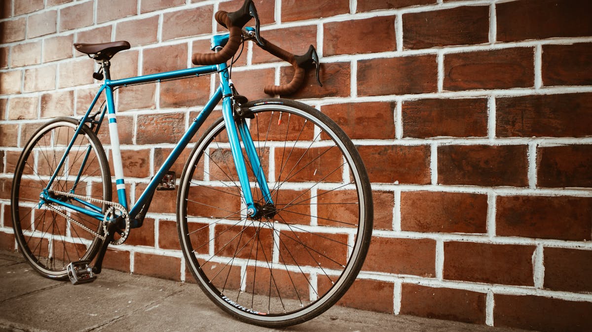 Fahrradreifen eiert Diese Technik hilft beim Zentrieren