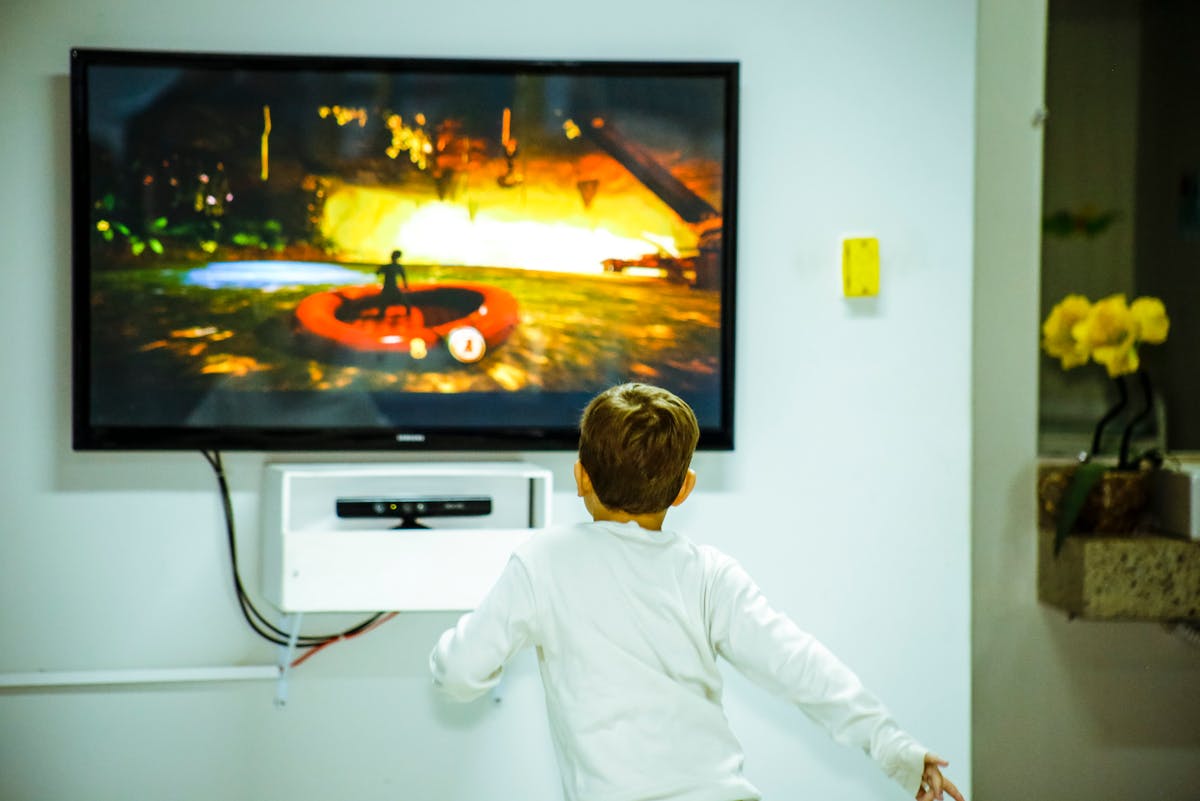 Fernseher zeigt nur noch Schwarz-Weiß Diese Farbdecoder-Einstellung kann helfen
