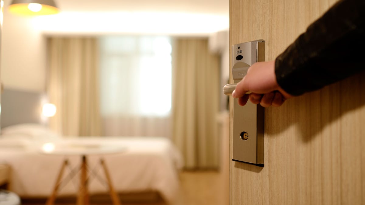 Hotelreservierung storniert, aber abgebucht Wichtige Beweise!