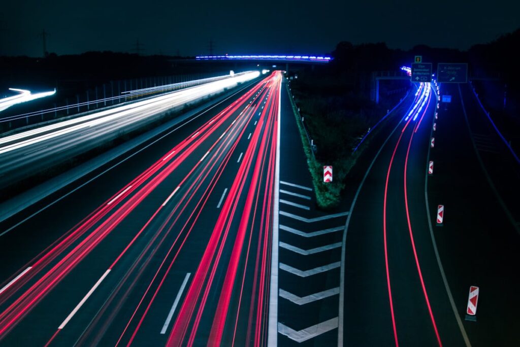 Auto bremst grundlos auf Autobahn So reagierst du richtig