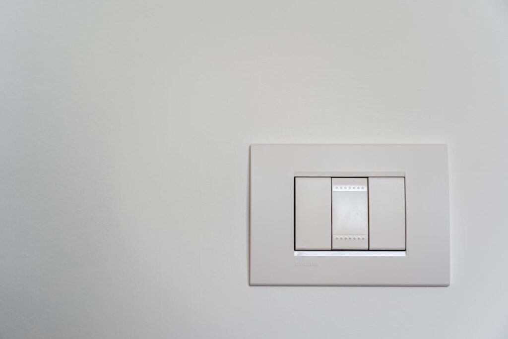 Lichtschalter gibt Funken ab Dieser Kontakt kann gefährlich sein