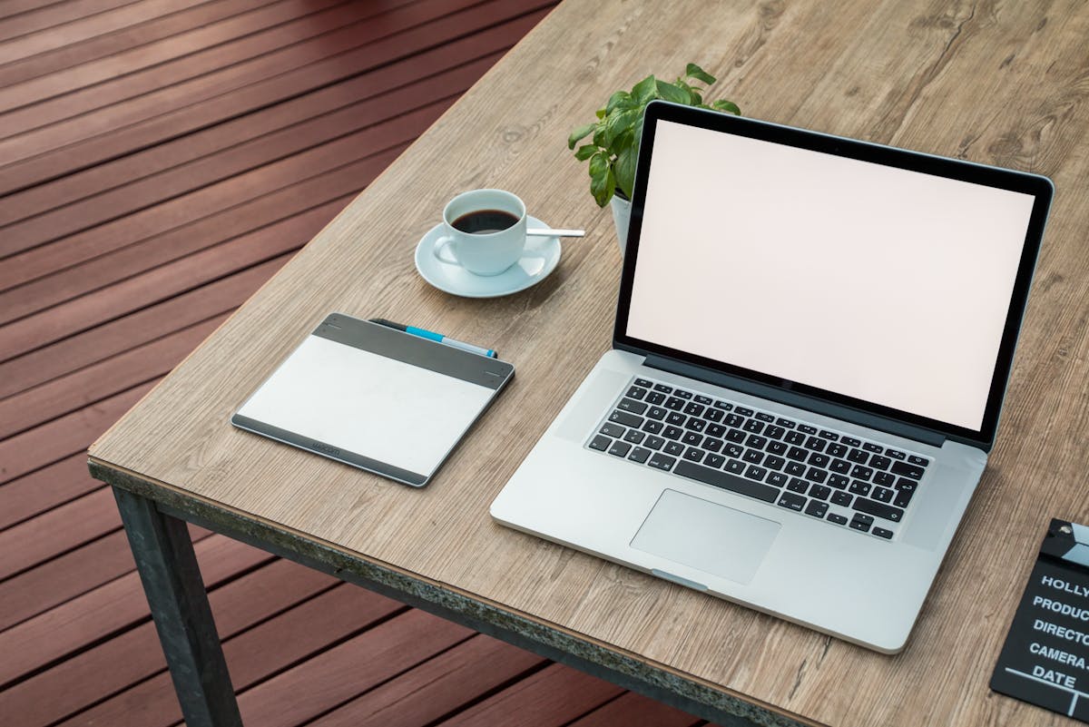 Laptop schaltet sich aus trotz vollem Akku Dieser Ladecontroller kann schuld sein